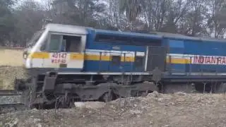 3 Hours 15 Min late running 12628 Karnataka Express Rushing towards the Next stop