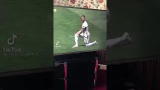 Knee Booing