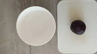 Boiled beetroot salad, with garlic, seasoned with olive oil. (ASMR)