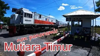 Stop.!! Hati2 ada kereta api di perlintasan