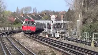 London Underground 1973 Stock 887 and 162 arriving into Aplerton