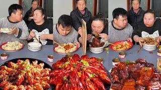 My stingy husband snatched the dumplings, but unexpectedly I ended up eating roast chicken.