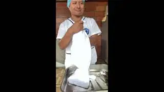 Lavado de manos quirúrgico, colocación de la bata, colocación del bisturí y colocación de guantes. #