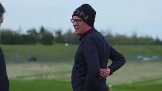 Gunnar Sigurðarson slær sín fyrstu högg.