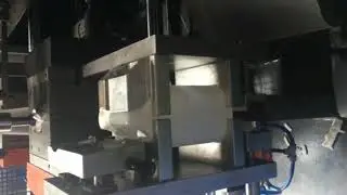 Injection molding machine with 5L double station deflashing。