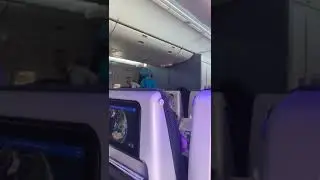 Растаман молится в самолете перед взлетом