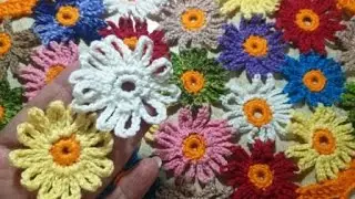 Aprenda aqui como fazer e unir flores de croche com pétalas coloridas para seu projeto @marlythibes