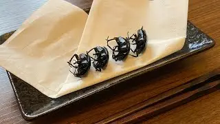 黒光りする虫の素揚げ