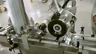Boxes trays sticker labeling machine two heads flat surface labeller