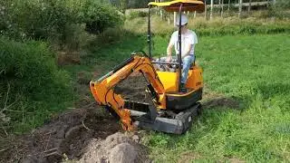 Mini Pelle RHINOCEROS XN 08  - Utilisation de la lame buldozer