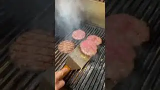 Juicy double cheeseburger 🍔🤤 #shorts