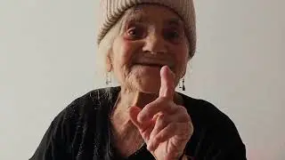Ένα καλάθι με ξεροτήγανα και αυγοκαλάμαρα στο γλυκό μας το κορίτσι