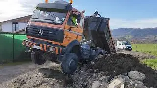 KUBOTA EXCAVATOR loads 10 m3 CONTAINER