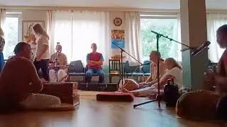 Hamburg Bhakti Yoga Temple. 23.07.2023.  After Party с учеником Прабхурады. Киртан под гитару.