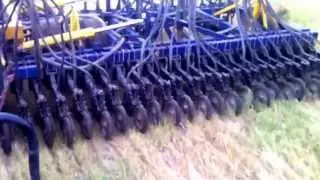 SA Bar disc seeder sowing through grass pasture at Moorlands South Australia
