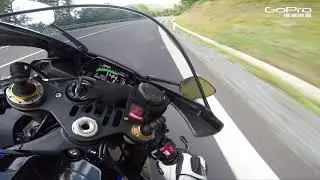 Yamaha R1M 2018 červenohorské sedlo