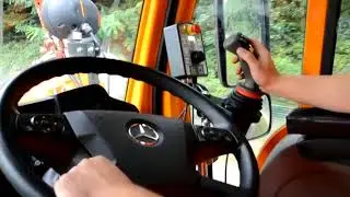 Unimog van Gebr. Van Kessel met nieuwe wasfunctie voor verkeersborden en hectometerpaaltjes