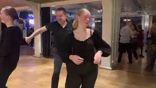 Peter, his daughter and her friend in a double bugg! 💃💃🕺😁