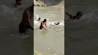 kitna cold 🥶 hai river ka paani pata nahi tha bhago #daily short video 📸 dekne ke liye subscribe