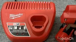 Cómo funciona cargador Milwaukee m12