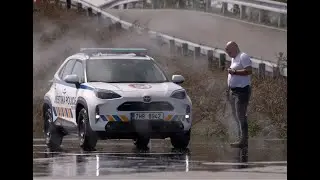 V&yacute;cvik bezpečn&eacute; j&iacute;zdy Městsk&eacute; policie Trutnov s vozidly Toyota od společnosti Autostyl Trutnov