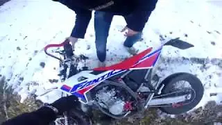 MOTARD+NEVE=CRASH!! fantic crash on the snow!