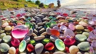 TOP Videos the life of a pearl hunter is followed, searching for valuable pearls