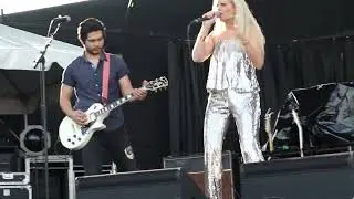 Miss Kira P Watches Elizabeth Lyons Perform at Summerfest in Milwaukee, Wisconsin!