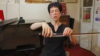 Two Minute Tip - How to Hold Your Cello Bow for pizzicato