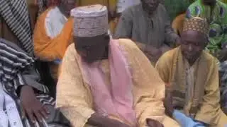 Ɖ&iacute;ŋm&aacute;tɩ Tem,  libation dans le canton d'Agouloud&egrave; offici&eacute;e par le doyen du clan Sengbe