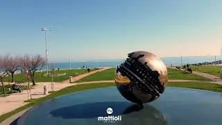 La citt&agrave; di Pesaro vista dall'alto: Porto canale, spiaggia e centro storico