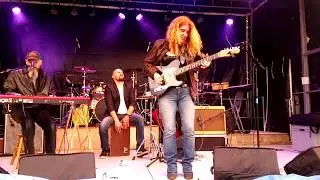 DEBBIE BOND - BEAUTIFUL ROLLING WOMAN AU COME TO GATHER FESTIVAL 2017 DE NEYDENS
