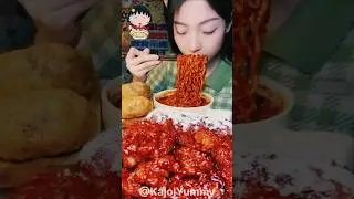 She Ate Giant Spicy Chicken Tray Non-Stop 😱🔥 #foodie #usafoodlovers #mukbang