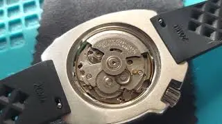 SEIKO 7009A CAPTAIN WILLARD AUTOMATIC 17 JEWEL MOVEMENT .