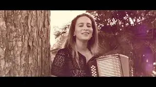 Por Tu Ausencia en Mi Cama- Video Oficial- Dania María