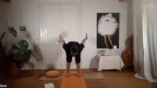 30 Minuten Yoga für glückliche Hormone und Flexibilität