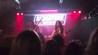 AVOID, live at Signature Brew Haggerston, London 