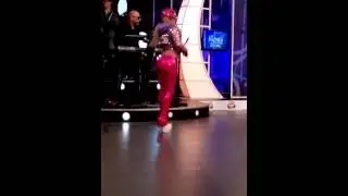 Ema Huevo bailando 