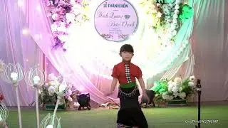 Vũ điệu la la. bé nhí mừng LTH  Đình Quang _ Bảo Oanh đội múa bản Biếng xã Quoài TỞ điện biên