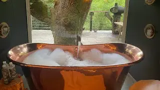 Treehouse stay in Dorset Uk. Mallinson's Woodland Retreat, The woodman&rsquo;s treehouse with sauna.