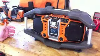 RIDGID Cordless Jobsite Radio R84082 - Review - Tools In Action