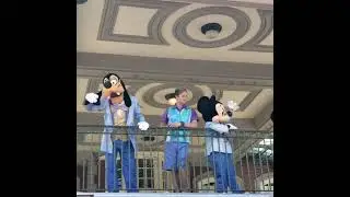 Disney's 50th anniversary celebration! Mickey & Friends say hello at Magic Kingdom!