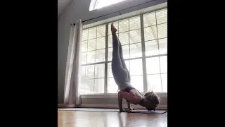 Yoga | HOW TO CHIN STAND IN A FLOW