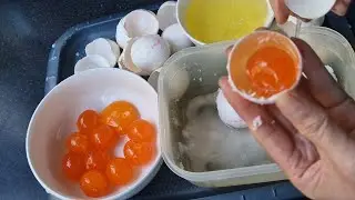 Một Cách Làm Trứng Muối Đơn Giản Nhanh Không Cần Nấu Nước Muối Dể lắm Mà Lòng Đỏ Rất Thơm Ngon Và Đẹ