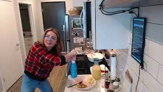 So scaredRemember when you were scared Bottle Opening ChampMakin' Bacon Pancakes 🥞