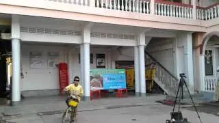 Blindfold bicycle riding