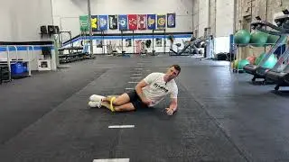 Mini-Band Side Plank Clamshell