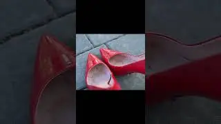 Red #heels #foot #footprints