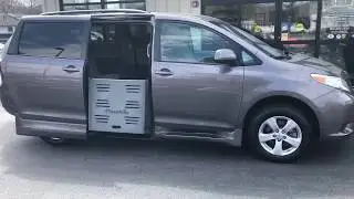 2016 Toyota Sienna Braunability Wheelchair Van LOW miles! Full power conversion