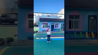 A speech at the parent-child sports meeting, the first time in front of 300 people
